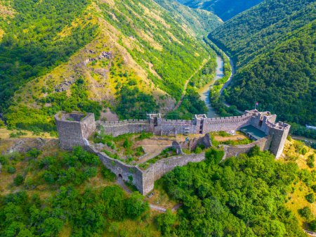 Foto de Vista panorámica de la fortaleza mágica en Serbia - Imagen libre de derechos
