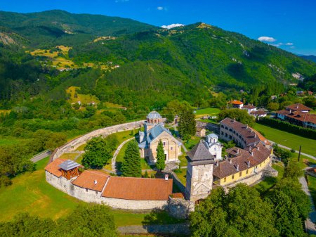 Das Kloster Studenica an einem sonnigen Tag in Serbien