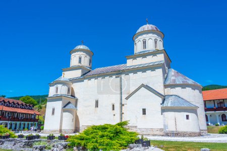 Das Mileseva-Kloster in Serbien an einem sonnigen Tag