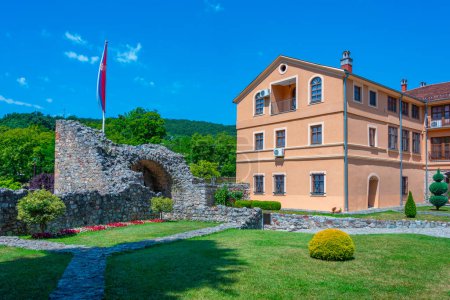 Monastère Ravanica en Serbie par une journée ensoleillée