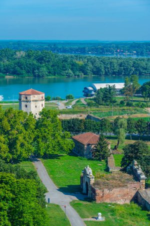 Parque que rodea la fortaleza de Kalemegdan en Belgrado, Serbia