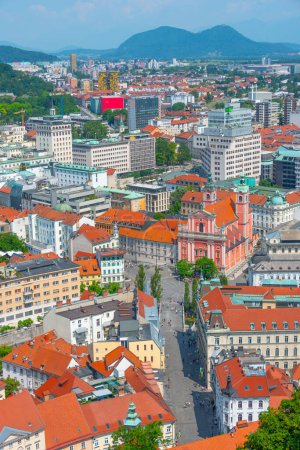 Luftaufnahme des Stadtzentrums der slowenischen Hauptstadt Ljubljana