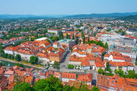 Luftaufnahme der Universitätsbibliothek in der slowenischen Hauptstadt Ljubljana