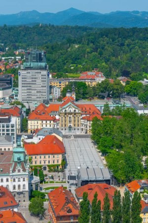 Vista aérea de la plaza Kongresni trg en Liubliana, Eslovenia
