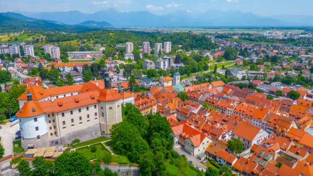 Burg Skofja Loka mit Blick auf die gleichnamige slowenische Stadt