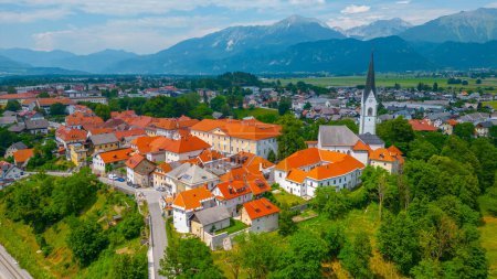 Luftaufnahme der slowenischen Stadt Radovljica