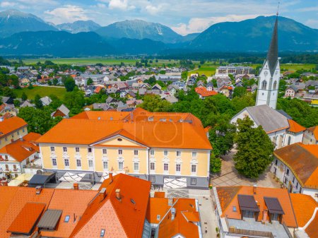 Luftaufnahme der slowenischen Stadt Radovljica