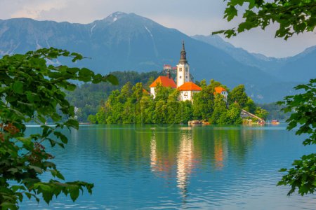 Assomption de l'église Maria et du château de Bled au lac de Bled en Slovénie