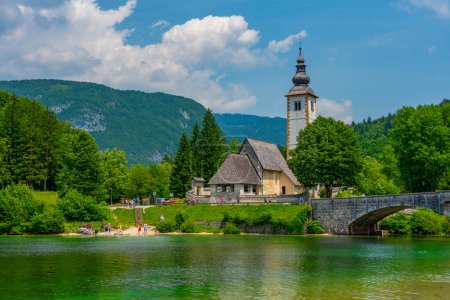 Eglise de Ribcev Laz près du lac Bohinj en Slovénie