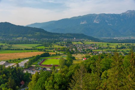 Vista aérea del campo rural en Eslovenia