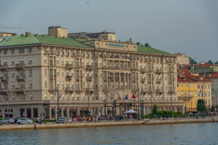 Téléchargez les photos : Palais Savoia Excelsior dans la ville italienne Trieste - en image libre de droit