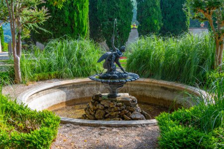 Fuente en los Jardines del Palacio Miramare en Trieste, Italia