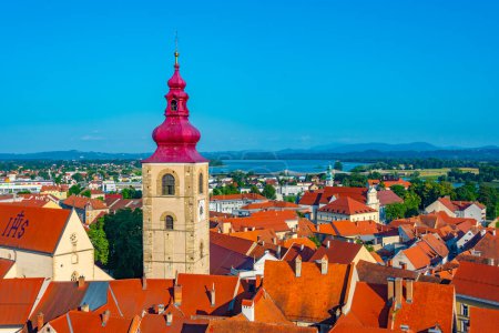 Téléchargez les photos : Vue aérienne du centre-ville slovène de Ptuj - en image libre de droit
