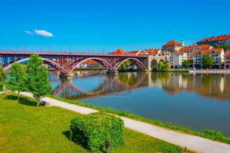 Puente sobre el río Drava en Maribor, Eslovenia