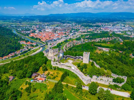 Luftaufnahme der Burg Celje und Umgebung, Slowenien
