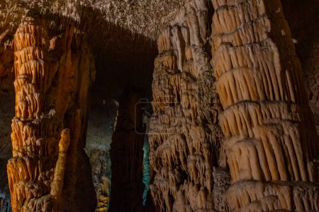 Geologische Formationen in der Höhle Postojna in Slowenien