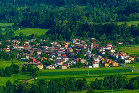 Luftaufnahme der slowenischen Stadt Kobarid