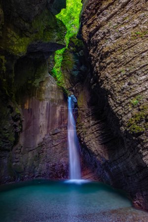 Blick auf den Wasserfall Kozjak in Slowenien