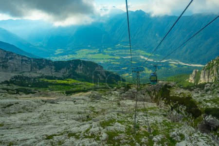 Téléchargez les photos : Journée d'été à la station de ski Kanin-Bovec en Slovénie - en image libre de droit