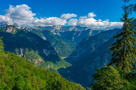 Blick über den Triglav-Nationalpark vom Aussichtspunkt Supca in Slowenien