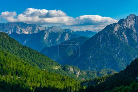 Vue sur le parc national du Triglav depuis le point de vue de Supca en Slovénie