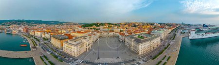 Vista aérea de Piazza della Unita d 'Italia en la ciudad italiana de Trieste