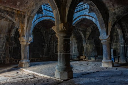 Foto de Haghpat, Armenia, 5 de septiembre de 2023: Interior del día soleado en el complejo del monasterio Haghpat en Armenia - Imagen libre de derechos