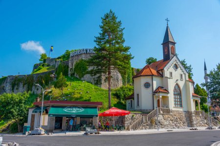 Téléchargez les photos : Bosanska Krupa, Bosnie-Herzégovine, 18 juillet 2023 : Église de la Sainte Vierge Marie à Bosanska Kurpa en Bosnie-Herzégovine - en image libre de droit