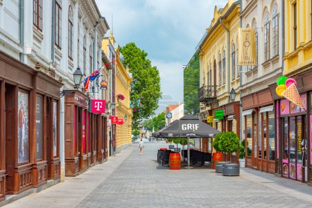 Foto de Vukovar, Croacia, 2 de julio de 2023: Calle en el centro de la ciudad croata Vukovar - Imagen libre de derechos