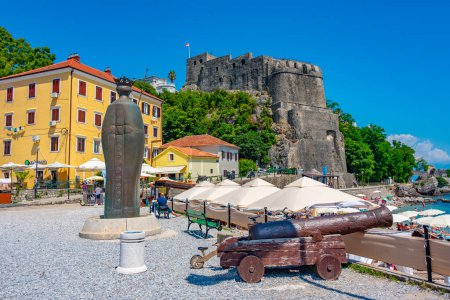 Téléchargez les photos : Herceg Novi, Monténégro, 4 juillet 2023 : Forte Mare forteresse à Herceg Novi au Monténégro - en image libre de droit