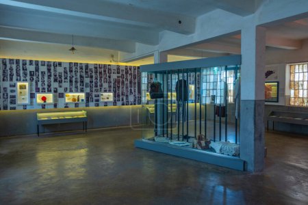 Foto de Nis, Serbia, 27 de julio de 2023: Interior de un museo del campo de concentración de la Cruz Roja en Nis, Serbia - Imagen libre de derechos