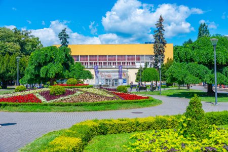 Téléchargez les photos : Vrnjacka Banja, Serbie, 27 juillet 2023 : Parc thermal à Vrnjacka Banja ville en Serbie - en image libre de droit
