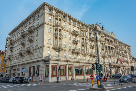 Téléchargez les photos : Trieste, Italie, 21 Juin 2023 : Palais Excelsior de Savoie dans la ville italienne Trieste - en image libre de droit