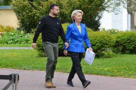Photo for Ukrainian President Volodymyr Zelensky (C) and President of the European Commission Ursula von der Leyen (R) walk after their talks in Kyiv on May 9, 2023. - Royalty Free Image