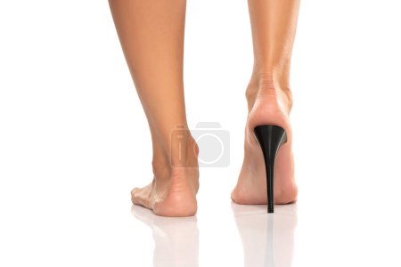 Téléchargez les photos : Female bare feet with high heel on a white studio background. Close up, rear, back view. - en image libre de droit