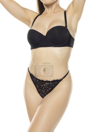 Foto de Vista frontal de hermoso cuerpo femenino en lencería negra. Aislado sobre fondo blanco estudio. - Imagen libre de derechos