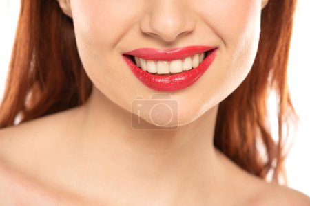Téléchargez les photos : Sourire frais de la femme avec des dents saines
. - en image libre de droit