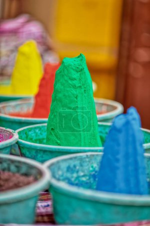 Foto de Displayed colorful powder kumkum for the Holy celebration on the street market of Pushkar India. close up - Imagen libre de derechos