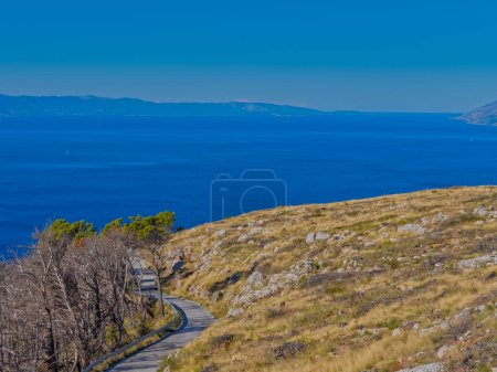Foto de Small road of Biokovo mountain landscape on a sunny day. Nature Park in Croatia - Imagen libre de derechos