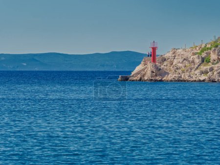 Foto de Faro rojo en Makarska Croacia - Imagen libre de derechos