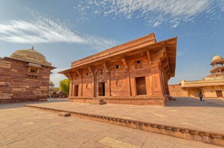 Foto de FATEHPUR SIKRI, INDIA - 4 DE MARZO DE 2018: Restos históricos de Panch Mahal en Uttar Pradesh. - Imagen libre de derechos