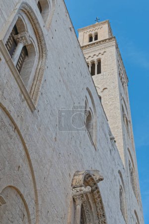 Foto de Catedral de San Sabino con campanario en Bari Italia. - Imagen libre de derechos
