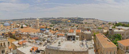 Foto de JERUSALEM, ISRAEL - 18 DE MAYO DE 2016: Vista panorámica de la ciudad vieja
. - Imagen libre de derechos