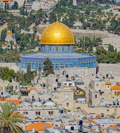 Téléchargez les photos : Dôme d'or du Rocher par une journée ensoleillée à Jérusalem Israël - en image libre de droit