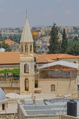 Foto de Patriarcado griego y catedral de la Anunciación de la Virgen cerca de la puerta de Jaffa entrada a la parte occidental de la Ciudad Vieja Jerusalén, Israel. - Imagen libre de derechos