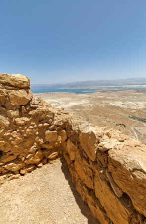 Foto de Ruinas de Masada de la antigua fortaleza en el desierto de Judea, al sur de Israel. - Imagen libre de derechos