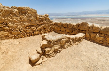 Téléchargez les photos : Ruines Masada de l'ancienne forteresse dans le sud d'Israël désert de Judée. - en image libre de droit