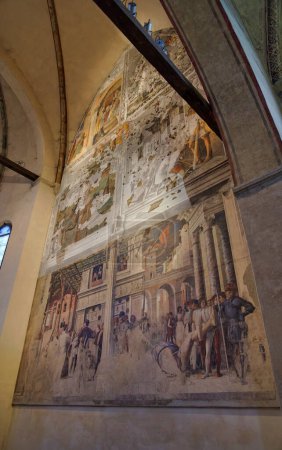 Téléchargez les photos : PADUA, ITALIE - 02 AVRIL 2023 : Restauration de peintures murales dans l'ancienne église Saints Philippe et Jacques du XIIIe siècle, sur la Piazza Eremitani. - en image libre de droit