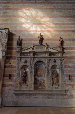Téléchargez les photos : PADUA, ITALIE - 02 AVRIL 2023 : Intérieur de l'église des saints Philippe et Jacques sur la Piazza Eremitani. - en image libre de droit