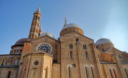 Téléchargez les photos : Basilique Saint Antoine sur la Piazza del Santo à Padoue Italie. - en image libre de droit